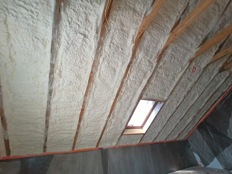 ocieplanie poddasza pianą Ciechanowiec